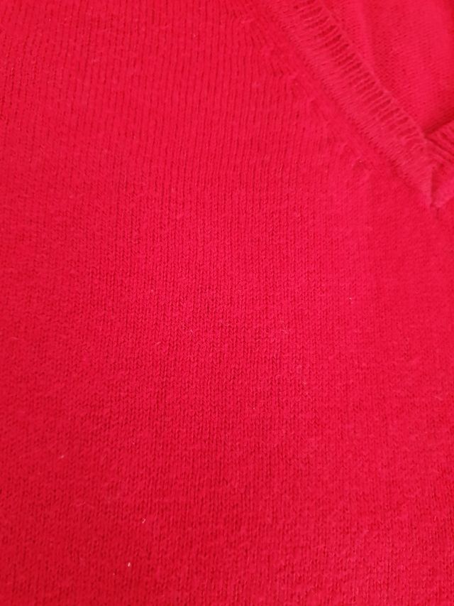 Jersey rojo Cortefiel talla L de pico