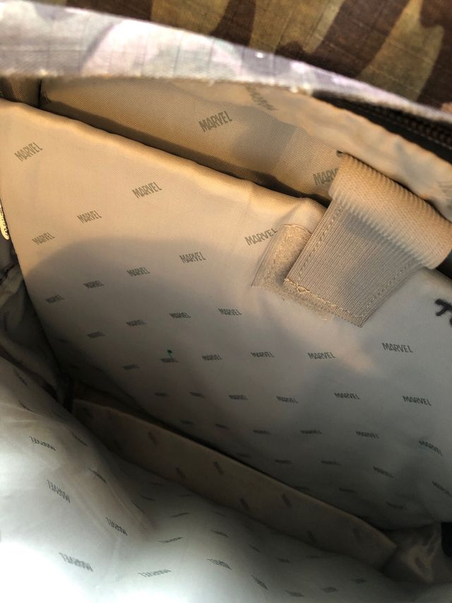 Mochila escolar Marvel USB