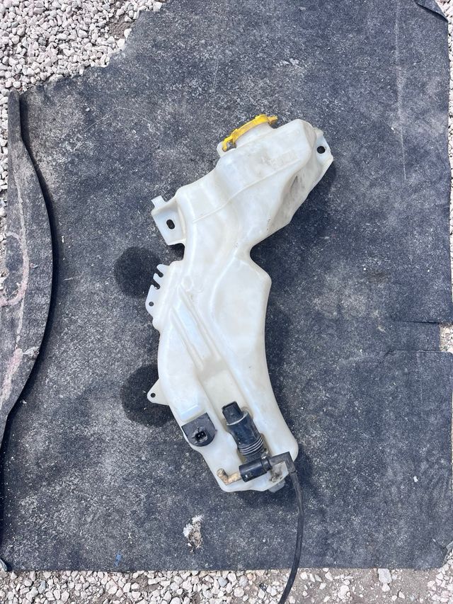 Deposito agua parabrisas dodge journey2008