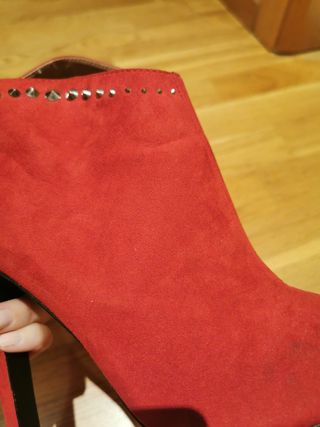 Botines de tacón rojos Zara