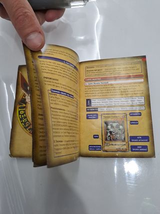 83 pz Carte yu-gi-oh da gioco originali + libro