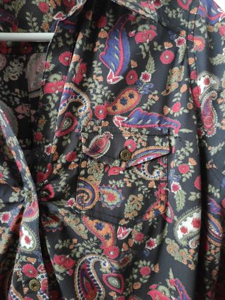 Blusón de chica con fondo negro