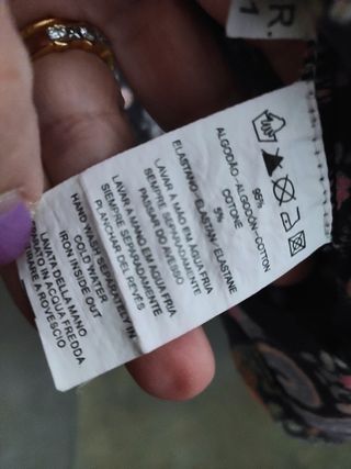 Blusón de chica con fondo negro