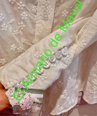 Camisa blanca, bordada de Mangata