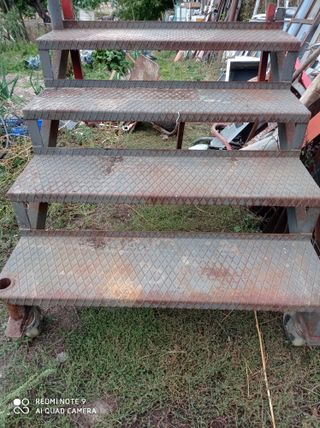 ESCALERA DE CHAPA VENTA EN PERSONA