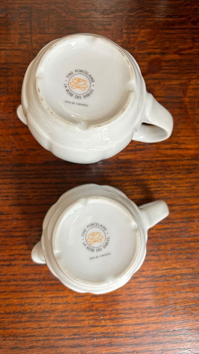 Taza de cafe mas dos jarras