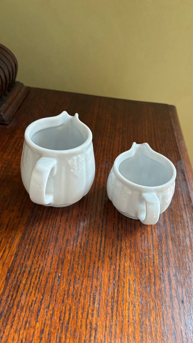 Taza de cafe mas dos jarras