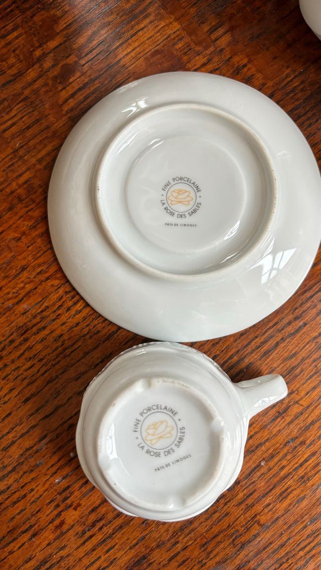 Taza de cafe mas dos jarras