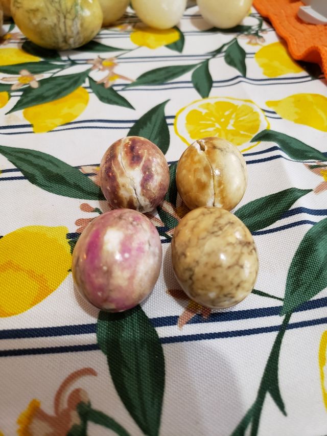 4 mini uova di alabastro marmorizzate