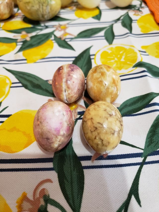 4 mini uova di alabastro marmorizzate