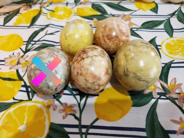 4 uova marmorizzate in alabastro