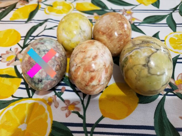 4 uova marmorizzate in alabastro