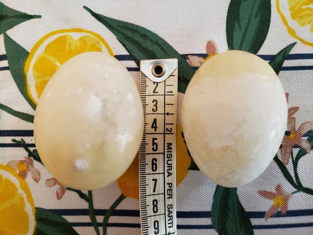 3 uova in alabastro bianche