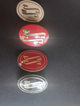  Insignias de la Sección Femenina 