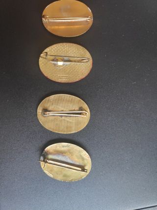  Insignias de la Sección Femenina 