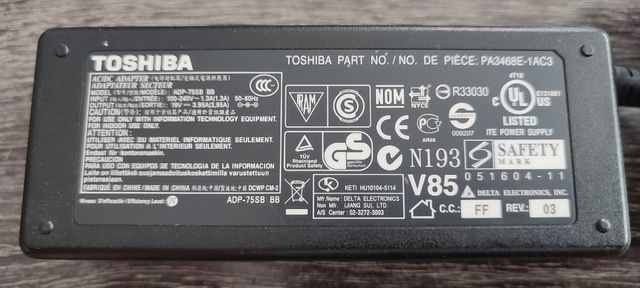 Cargador para portátil marca Toshiba