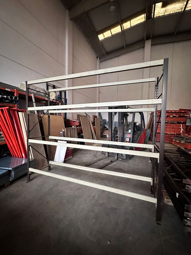 Estanterías industriales media carga de madera