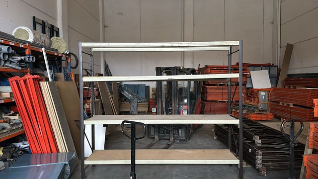 Estanterías industriales media carga de madera