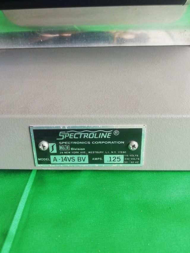 Antiguo detector de billetes falsos Spectroline 