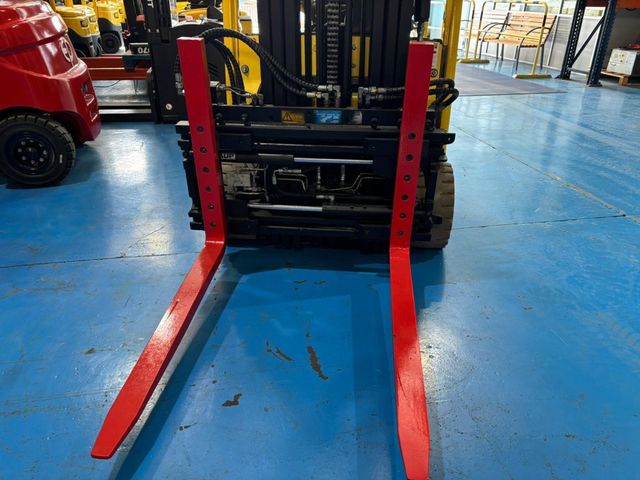 2348-Carretilla HYSTER 1800 Kg con posicionador