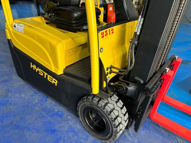 2312-Carretilla Eléctrica 3 Ruedas HYSTER 2000 Kg