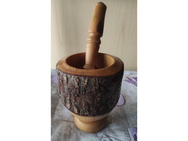 Mortaio in legno vintage con pistillo