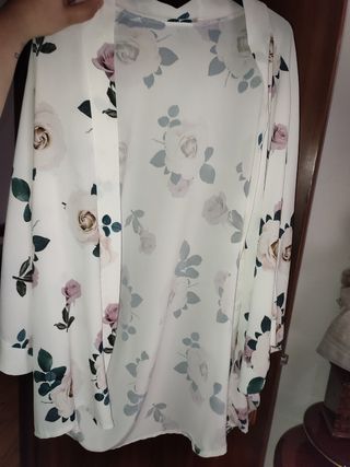 Kimono blanco floral 