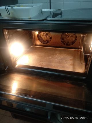 Horno industrial + mesa alzadora