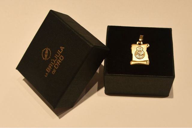PLACA DE ORO REAL MADRID 18K/1.8Gr