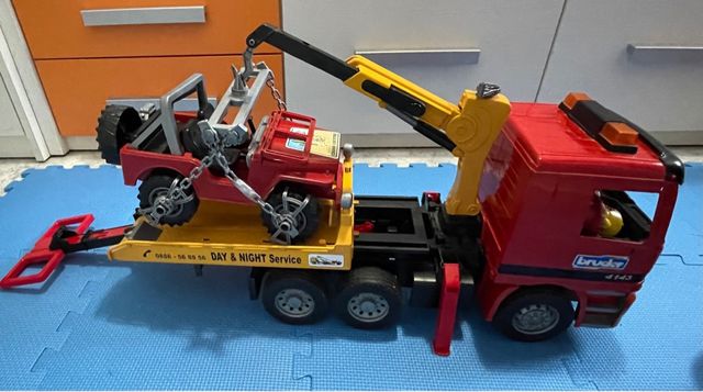 Camión grua Bruder