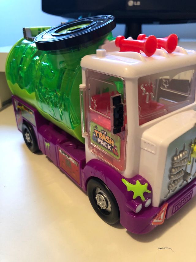 Juego magnetico y camion trash pack