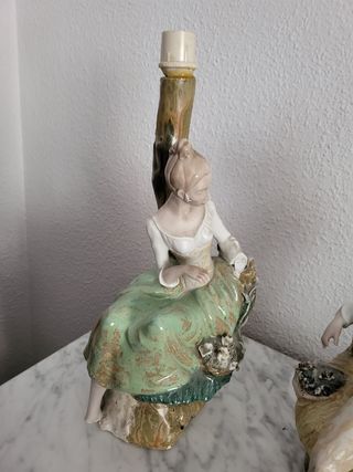 Pareja de figuras en porcelana