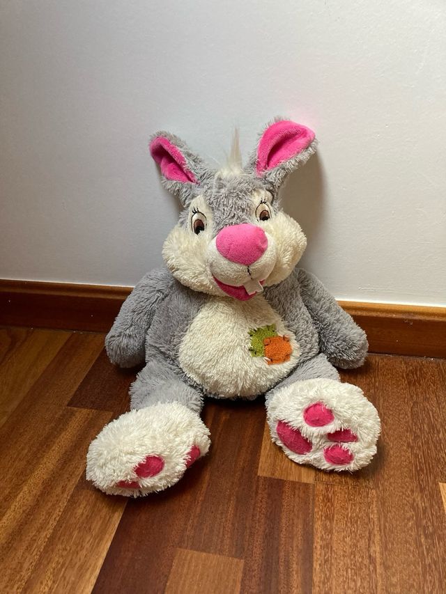Conejo de peluche