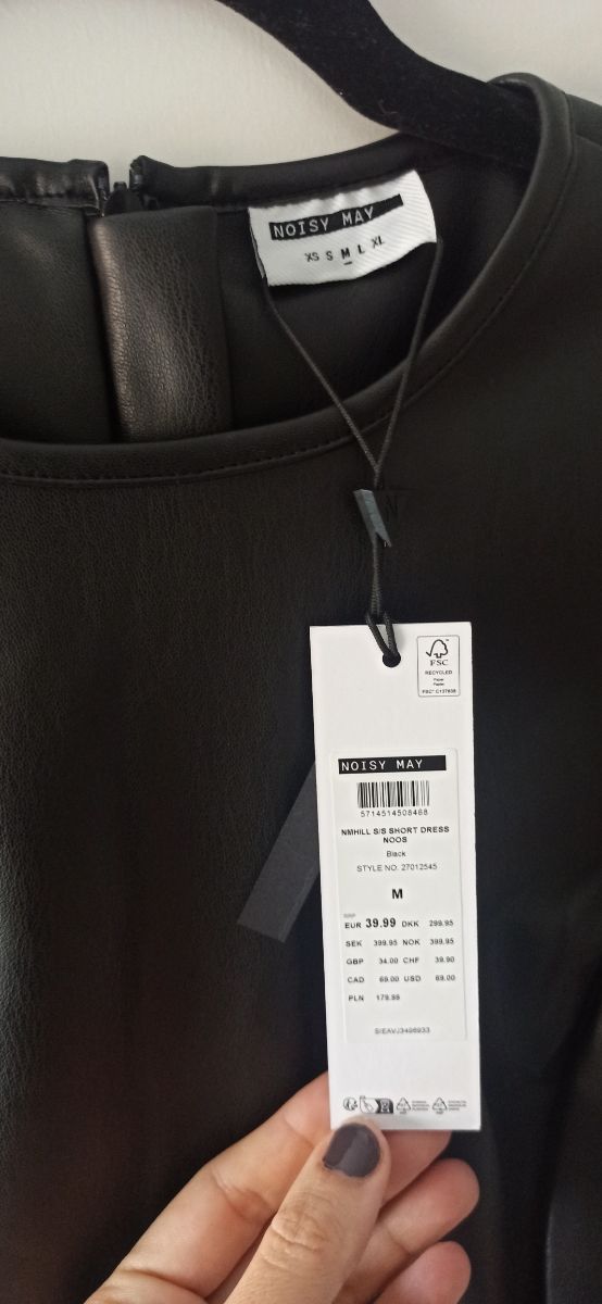 Vestido polipiel negro muy cómodo