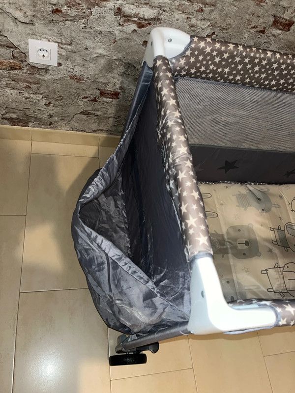 Cuna de viaje Jané Duo Level Toys. Gris Estrellas