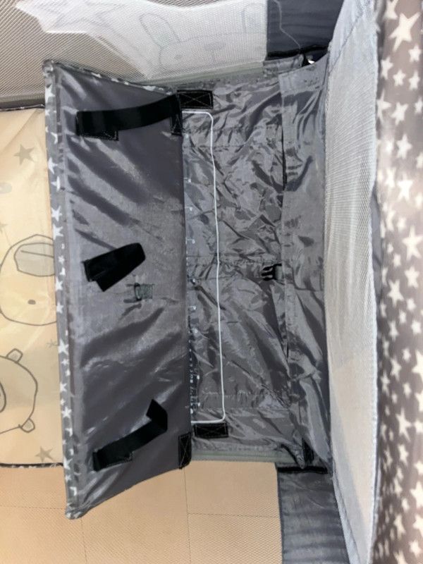 Cuna de viaje Jané Duo Level Toys. Gris Estrellas