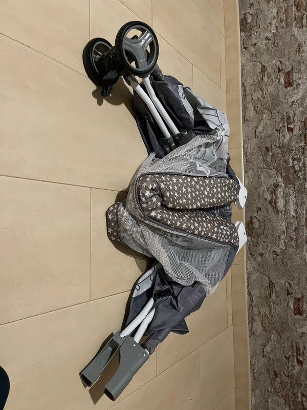 Cuna de viaje Jané Duo Level Toys. Gris Estrellas