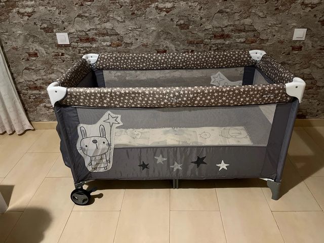 Cuna de viaje Jané Duo Level Toys. Gris Estrellas