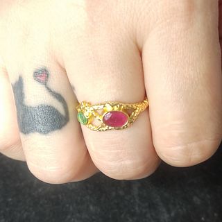 Anillo de plata con rubí y esmeralda
