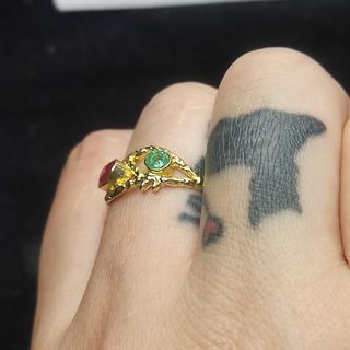 Anillo de plata con rubí y esmeralda