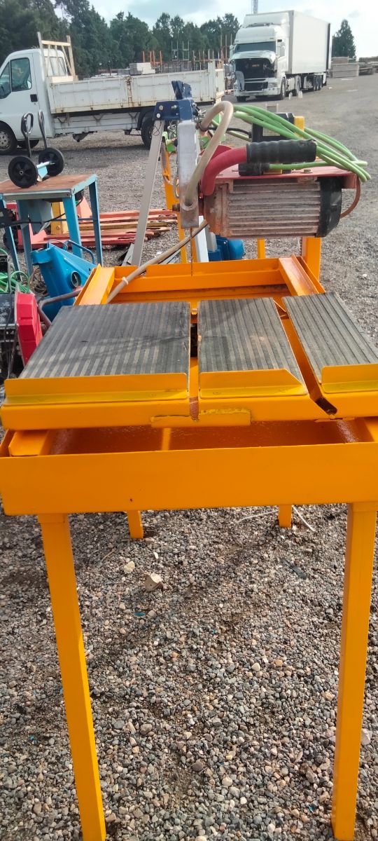 Máquina de cortar ladrillo