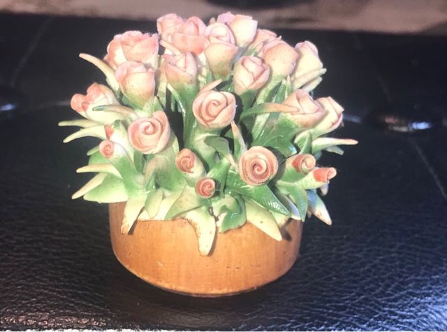 Cestino di rose Capodimonte 