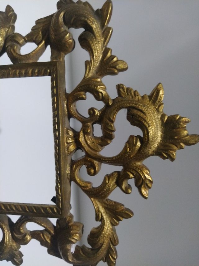 Marco antiguo de bronce sin cristal