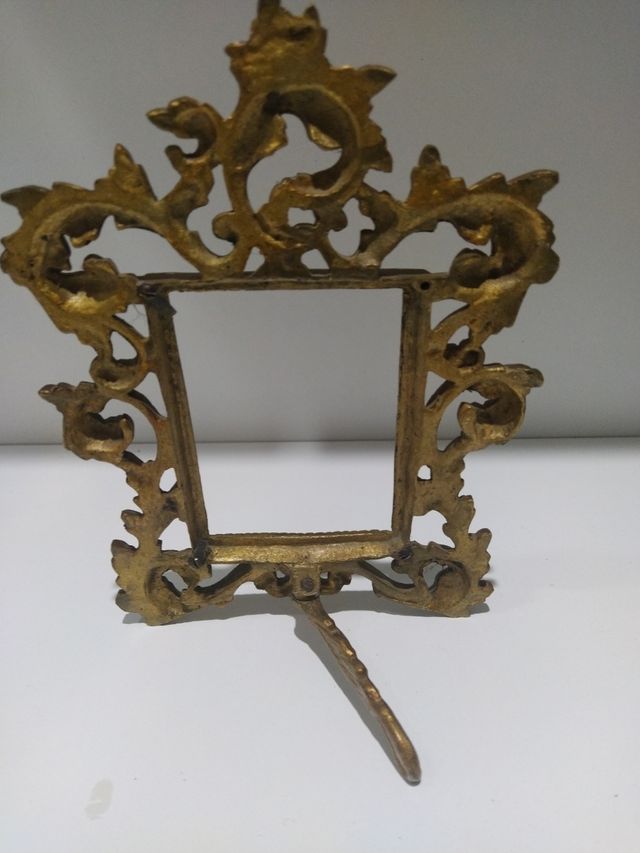 Marco antiguo de bronce sin cristal