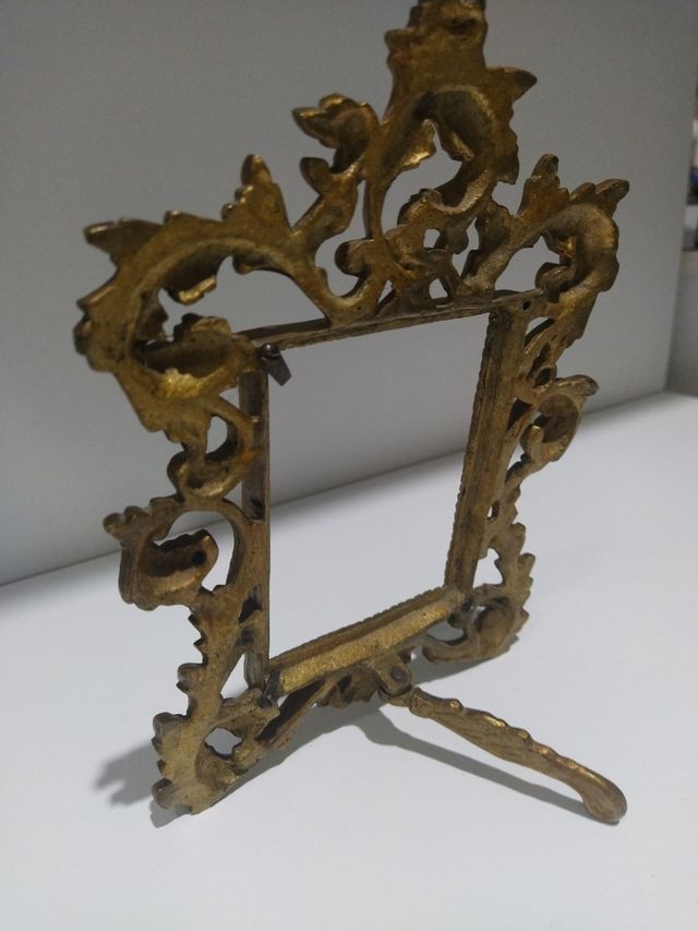 Marco antiguo de bronce sin cristal