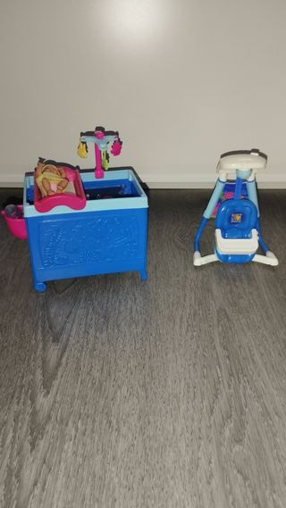 Barbie cuidadora niños