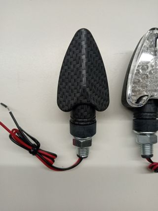 coppia frecce a led gambo corto carbon loock moto