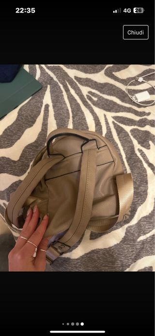 Piccola borsa zaino con borchie