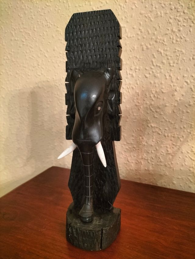 Cara de elefante en madera