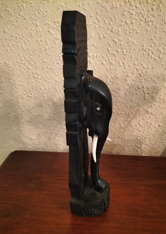 Cara de elefante en madera